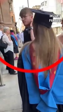 Cette femme surprend sa sœur de manière inattendue le jour de sa remise des diplômes