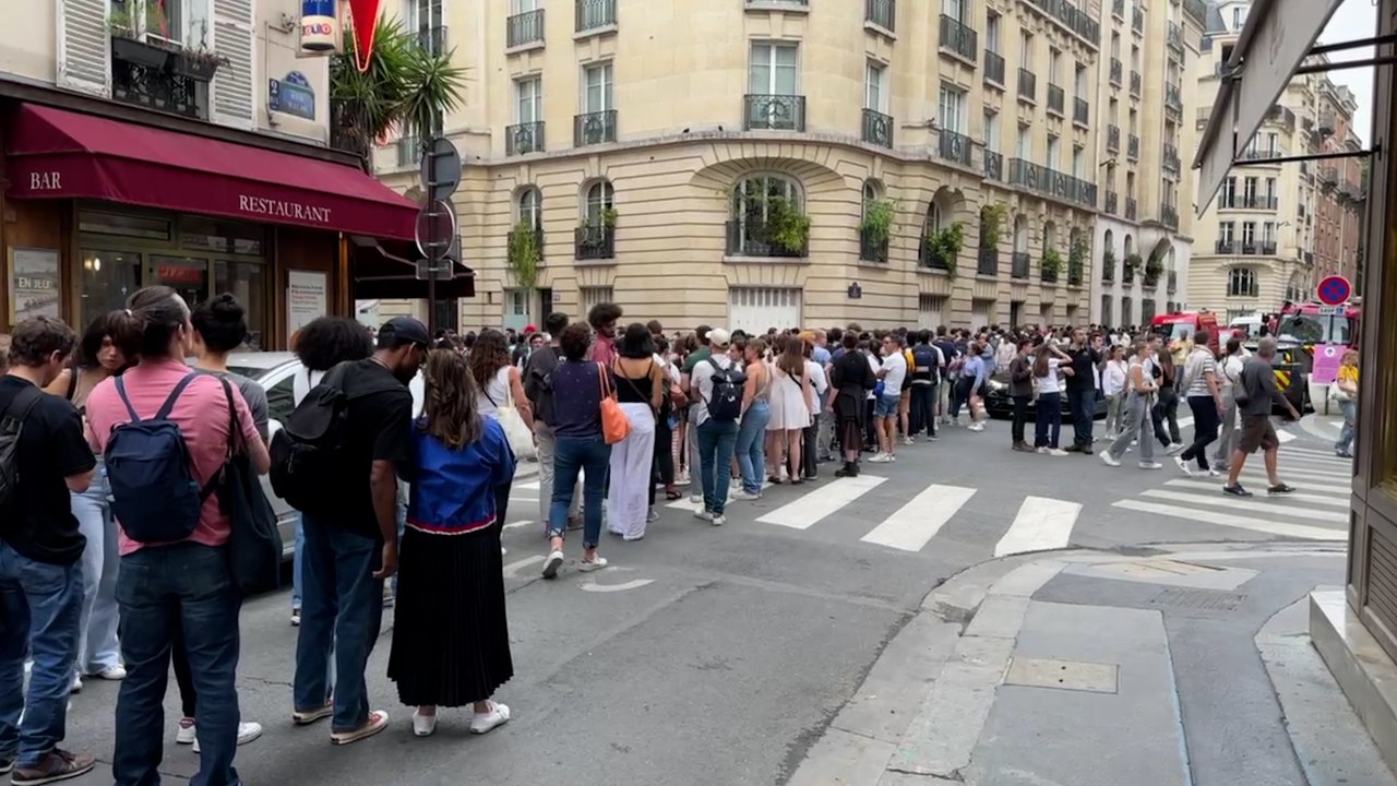 Paris JO 2024 : près d'Invalides, de longues files pour accéder à la cérémonie d'ouverture
