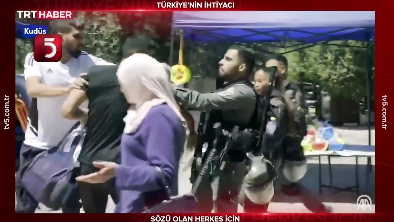 Siyonist İsrail polisi Kudüs'te TRT Haber ekibine saldırdı