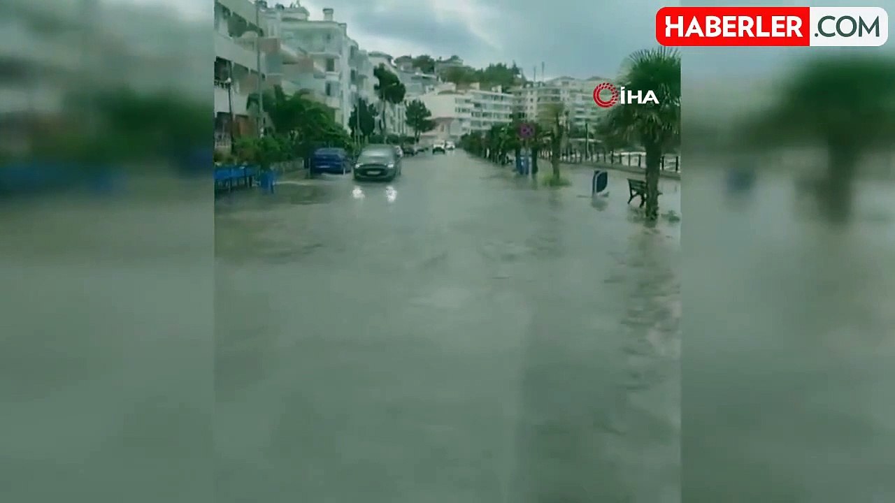 Bursa'da yağan yağmur yolları göle çevirdi