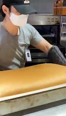 Original Jiggly Cake Cutting