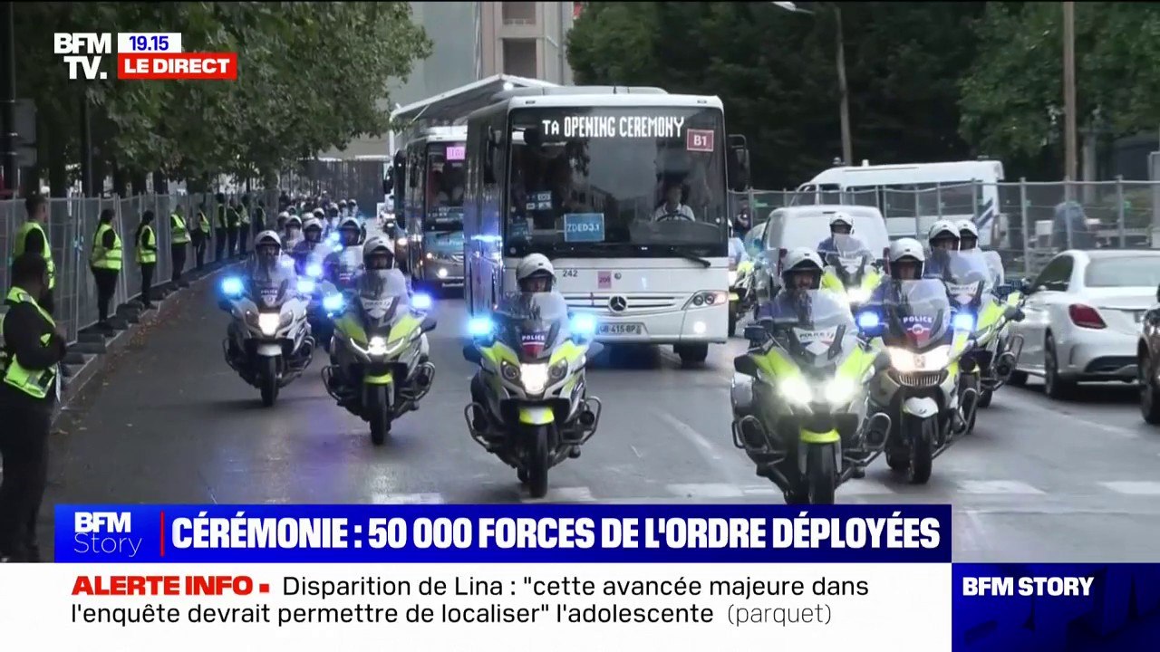Jeux olympiques de Paris 2024: les images de l'arrivée des cars de la délégation française pour la cérémonie d'ouverture
