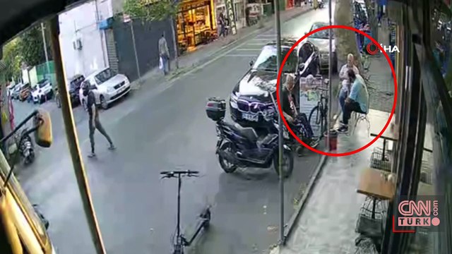 O anlar kamerada: Sokak ortasında silahlı saldırı!