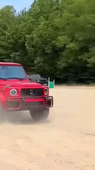 G wagon Vs Hilux 
