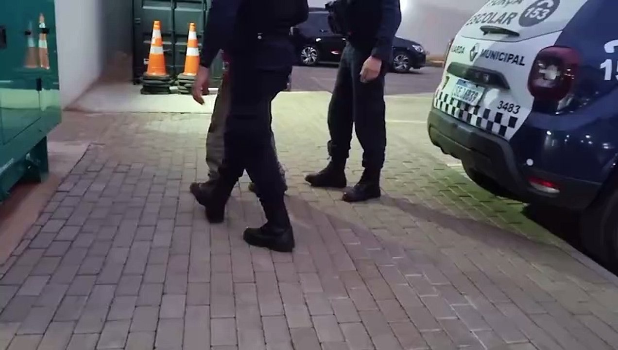 Sextou! motorista de Kombi embriagado e sem carteira é preso após realizar manobras perigosas