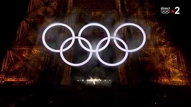 Daphné Bürki en larmes après la réinterprétation de L'hymne à l'amour par Céline Dion