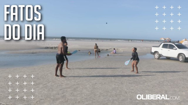 Tranquilidade na praia do Atalaia marca última sexta-feira de julho