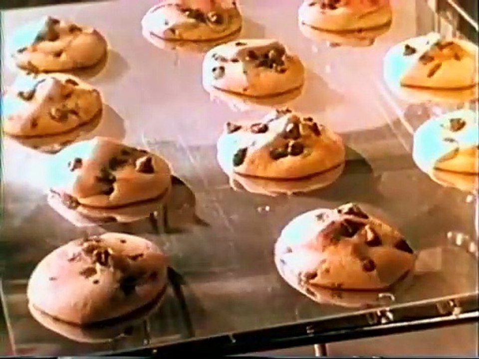 1960s Maureen McCormick ("The Brady Bunch") Pillsbury Poppin Fresh doughboy TV commercial