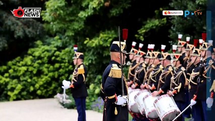 Kunjungi Prancis, Prabowo Subianto Disambut Presiden Macron di Istana Elysee