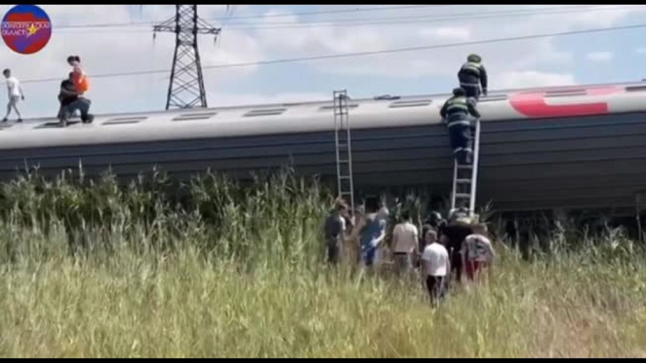 Russia, treno passeggeri si scontra con un camion: oltre 100 feriti