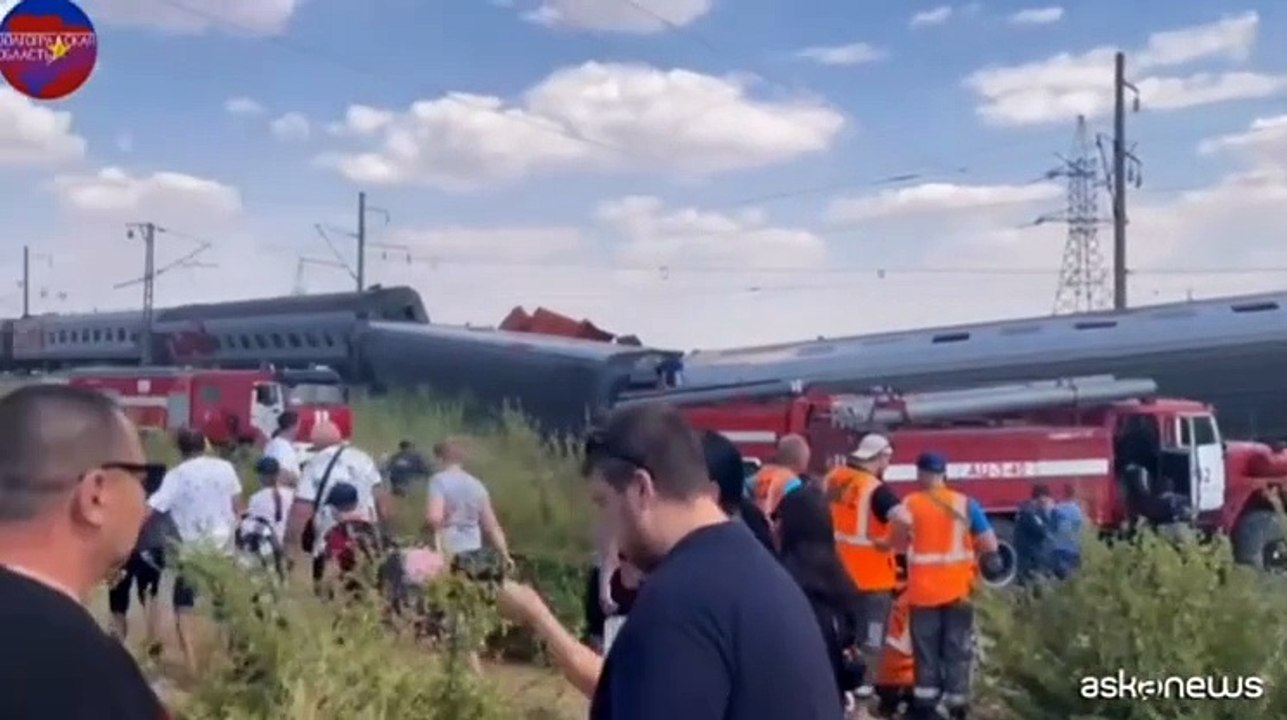 Russia, treno passeggeri si scontra con un camion: oltre 100 feriti
