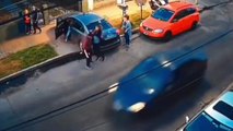 Mujeres evitan robo golpeando a ladrones