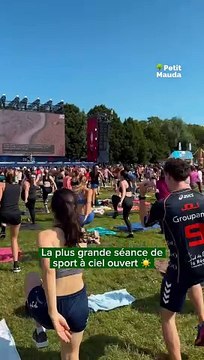 Une séance de sport inoubliable avec Sissy Mua à La Villette, organisée par le Club France ! Le 28 juillet, Sissy, célèbre coach sportive, a animé une grande séance de sport en plein air à La Villette, rassemblant des participants dans une ambiance
