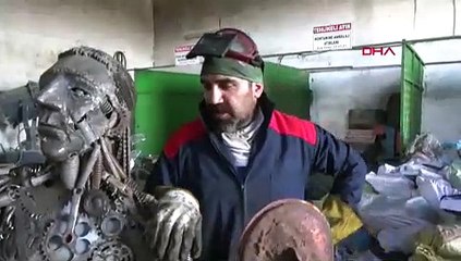 Öğrencisinden öğrendi, 20 ton çöpü sanat eserine çevirdi