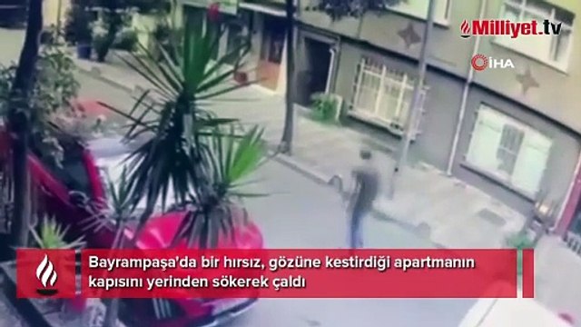 İstanbul'da ilginç hırsızlık kamerada: Apartmanın kapısını söküp çaldı