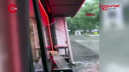 Bursa'yı sağanak vurdu... Yollar göle döndü