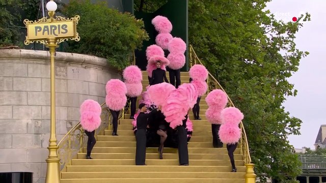 Lady Gaga chante Mon truc en plume aux JO