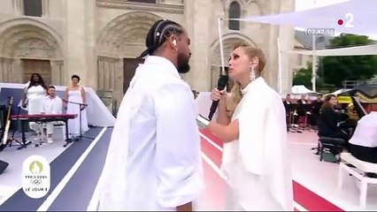 Slimane et Lara Fabian en duo devant la basilique de Saint-Denis (Seine-Saint-Denis) sur France 2.