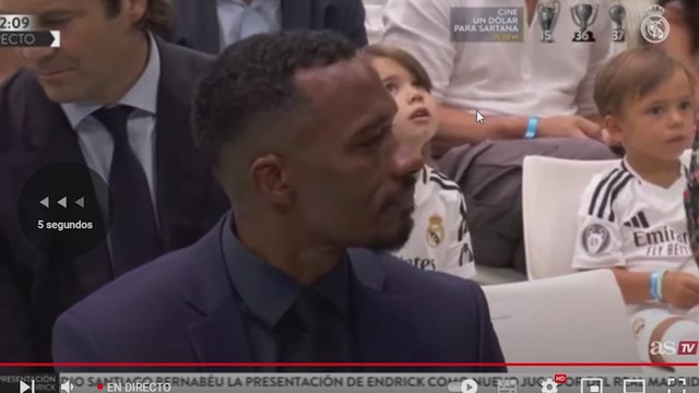 Qué padre madridista no haría esto: vean al de Endrick cuando su hijo se puso la camiseta en el Bernabéu