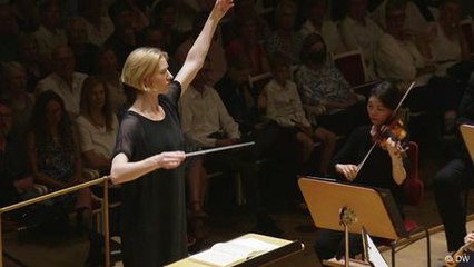 Berlin conductor brings classical music to the masses