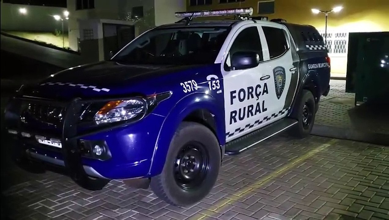 Adolescente revoltado quebra móveis e janelas e ateia fogo no tênis da irmã