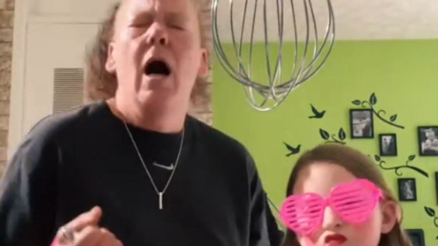 Mum & stepdaughter rock out to Daryl Hall & John Oates' classic hit at home