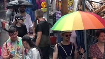 CSD-Parade bei strömendem Regen in Berlin