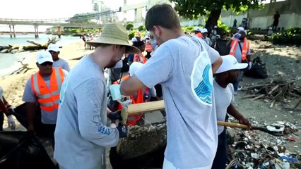 I_Cleaned_The_World’s_Dirtiest_Beach_#TeamSeas(1080p)