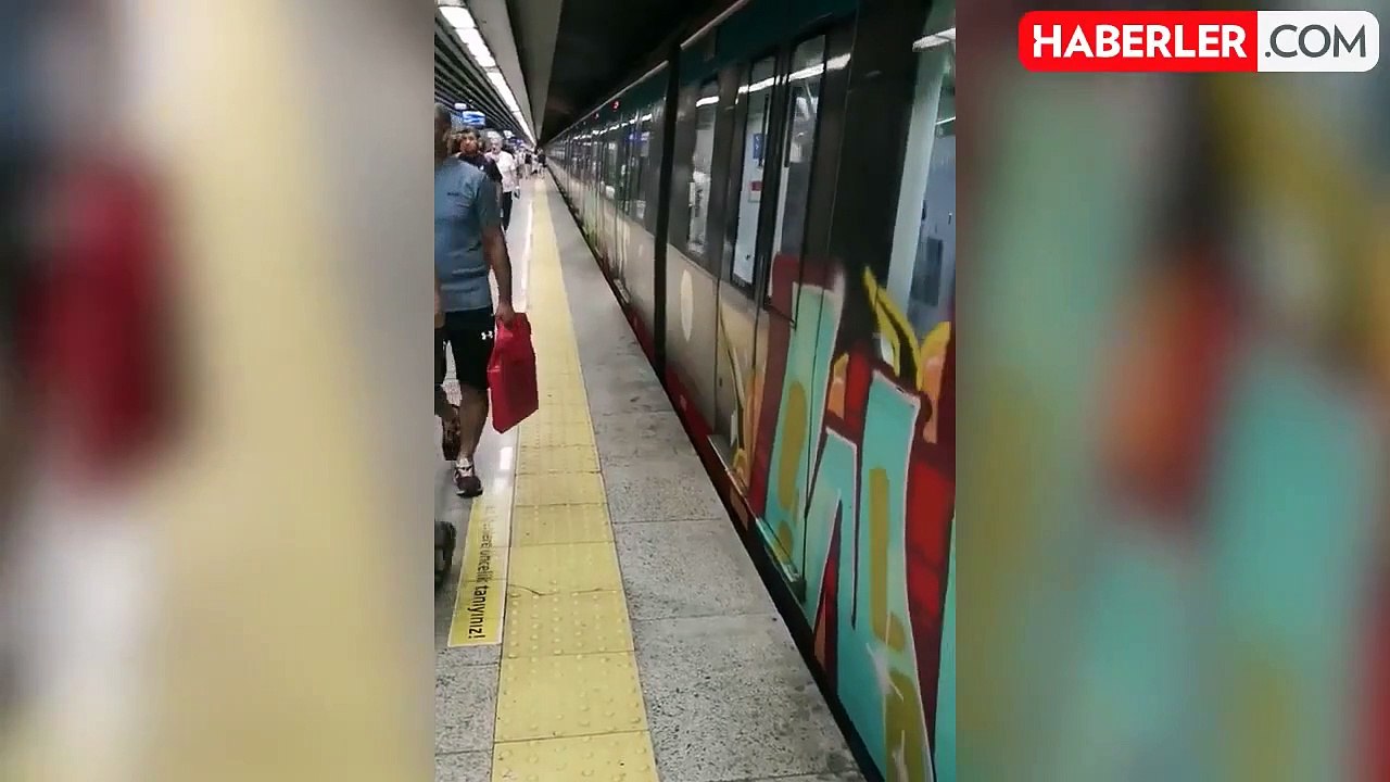 İsrail'in kanlı katliamına yürek yakan protesto! Marmaray istasyonu "Kanlı bebekler" ile dolu taştı