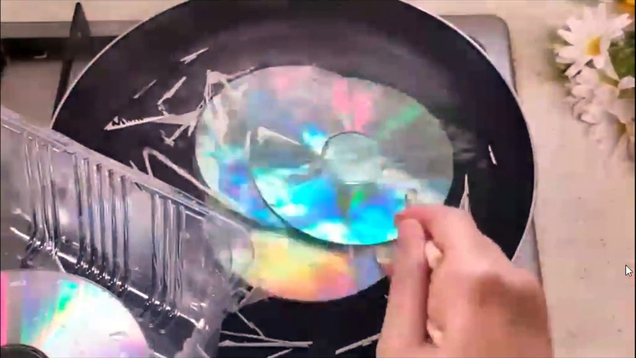 Boil an old CD for 3 minutes, you will not believe the incredible results. DIY Home decor idea