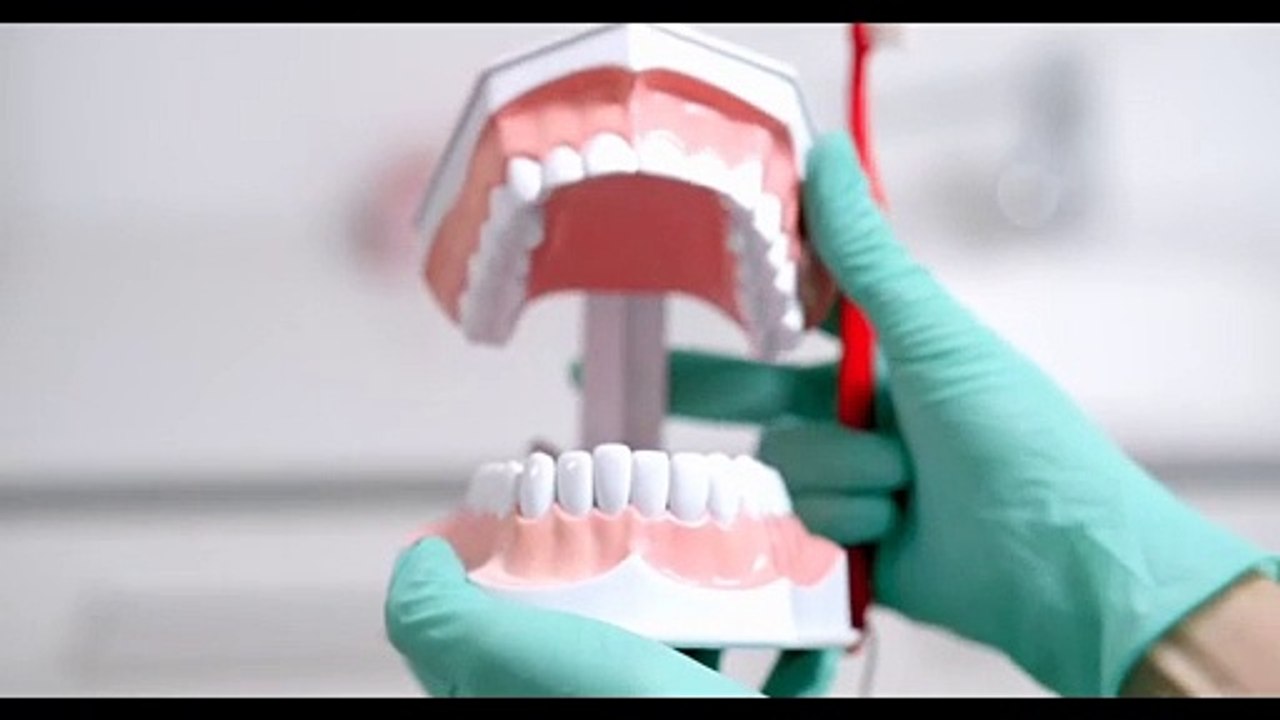 A very easy way to whiten teeth - in just 5 mint | home remedies | teeth whitening