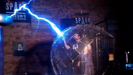 Why are People Unharmed Using 10,000 Volt of Voltage. ⚡️⚡️ Faraday's Cage