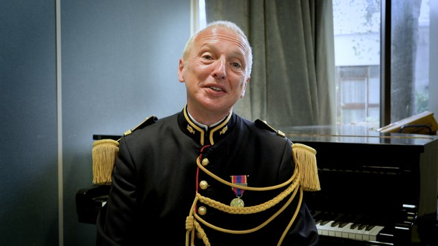 JO 2024 : on a retrouvé le garde républicain qui a dansé avec Aya Nakamura