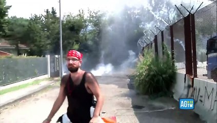 Скачать видео: Tensioni e scontri al corteo No Tav in Val di Susa: le immagini