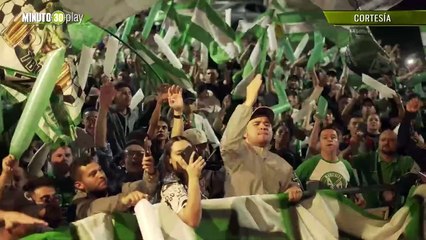 Download Video: De banderazo en banderazo! Majestuoso recibimiento de los hinchas verdolagas a Atlético  Nacional en Manizales