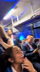 Les motards de la police française en show avec les athlètes avant l’ouverture des JO de #Paris2024