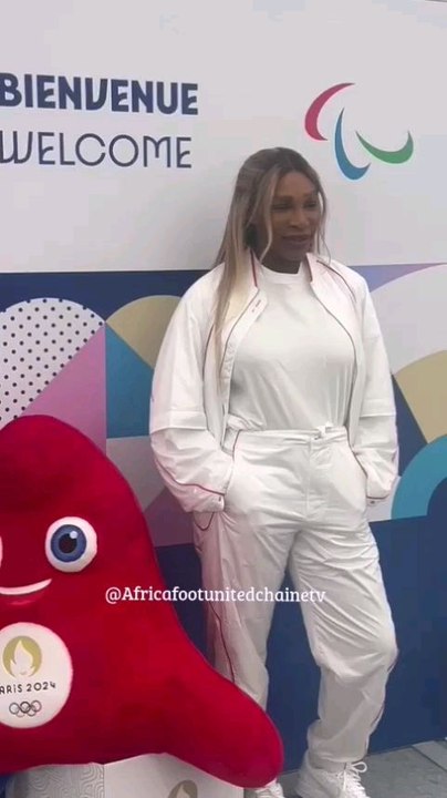 Serena Williams au village olympique à Saint Ouen pour visiter la délégation américaine  !#Jo2024  #AfricaFootUnited