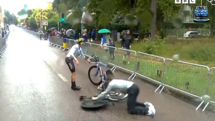 Shocking Moment American Cyclist Taylor Knibb Falls Off Her Bicycle FOUR Times in Paris Olympics