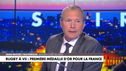 Jean-Michel Fauvergue salue la médaille d'or aux Jeux Olympiques de l'équipe masculine de rugby à VII