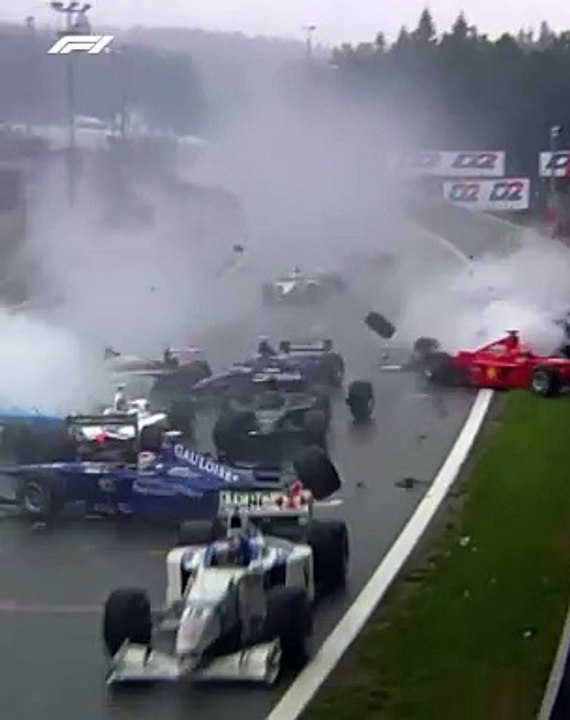 Chaos de 1998 : Un Départ de Course Sous la Pluie Entré dans l'Histoire de la F1 - 11 Voitures Éliminées, Mais Heureusement Aucun Blessé !