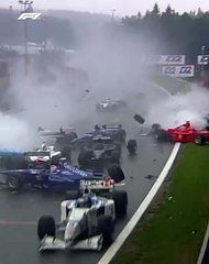 Chaos de 1998 : Un Départ de Course Sous la Pluie Entré dans l'Histoire de la F1 - 11 Voitures Éliminées, Mais Heureusement Aucun Blessé !