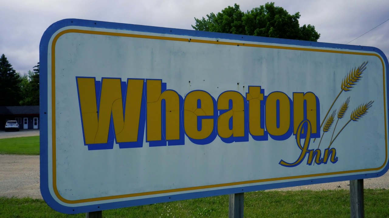 Full Tour & Review of the Wheaton Inn (Wheaton, Minnesota) - 4K Hotel ...