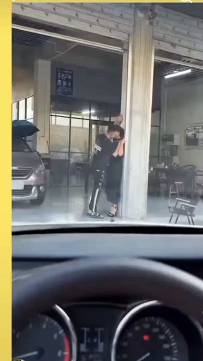 OMG beautiful kissing