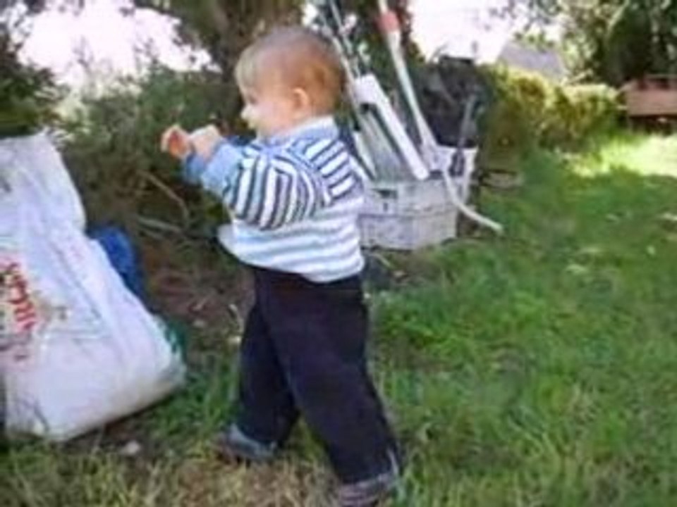 Arthur fait ses premiers pas