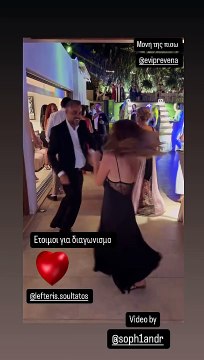 Λασκαράκη – Σουλτάτος: Ο ξέφρενος χορός τους, τα γέλια και τα φίλια – Η σικ εμφάνιση τους σε γαμήλιο πάρτι-5ce
