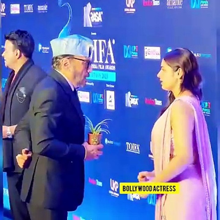"Ayeshakhan Steals the Show with Jackie Shroff & Shalin Bhanot at TOIFA Awards