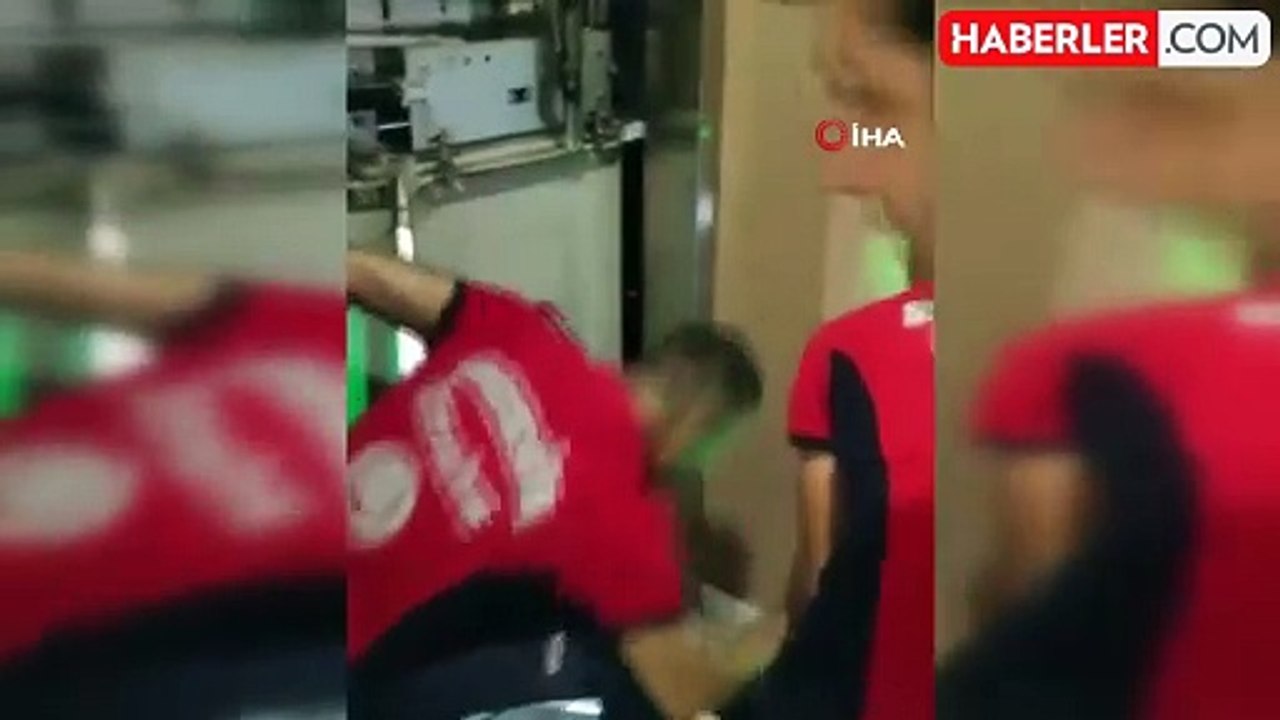 Asansörde mahsur kalan 10 kişi itfaiye ekiplerince kurtarıldı