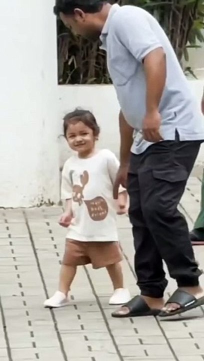 Raha outing with her dad Ranbir Kapoor   #ranbirkapoorfan #ranbirkapoor #raha #RahaKapoor #RAHACHALLENGE #rahakapoor #ranbirkapoorloverz #aliabhatt