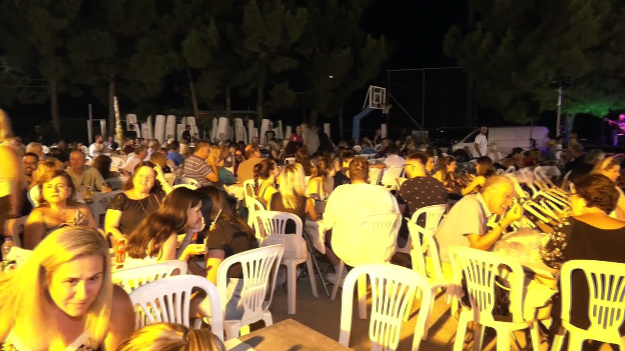 Λαϊκό γλέντι στις Ράχες: Πλήθος κόσμου στη μεγά...