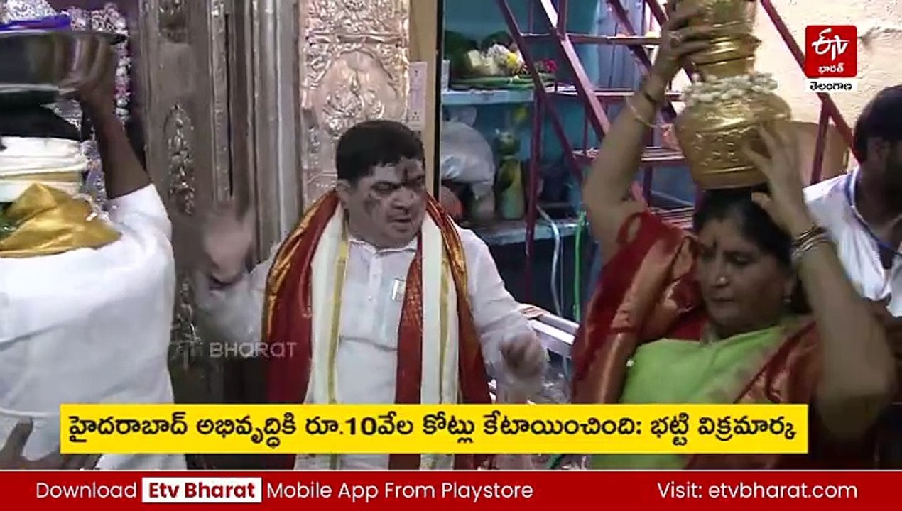 భాగ్యనగరంలో బోనాల సందడి - లాల్​దర్వాజ అమ్మవారికి ప్రత్యేక మొక్కులు
